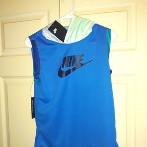 2/$35🤩Nike sleeveless hoodie- lightweight!